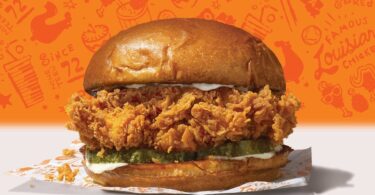 new chicken sandwich at popeyes lousiana kitchen