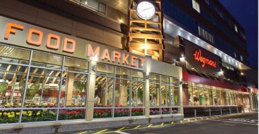 Wegman's Store Front in Chestnut Hill, MA